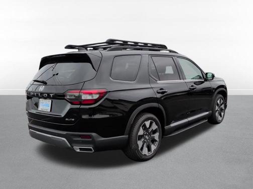 Crystal Black Pearl 2026 Honda Pilot Elite