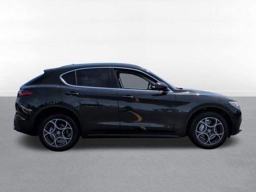 Vulcano Black Metallic 2018 Alfa Romeo Stelvio Base