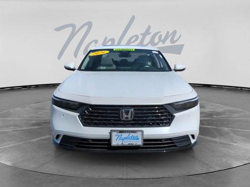 Platinum White Pearl 2026 Honda Accord Hybrid EX-L