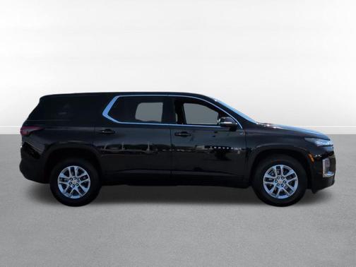 Mosaic Black Metallic 2023 Chevrolet Traverse LS