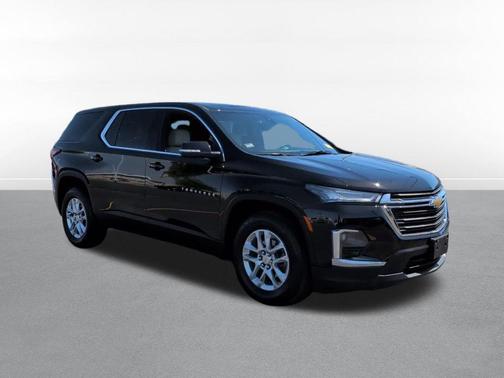 Mosaic Black Metallic 2023 Chevrolet Traverse LS