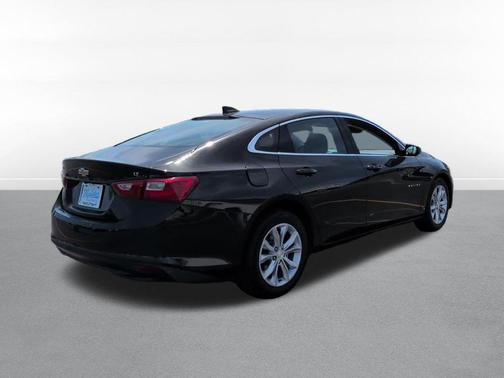 Mosaic Black Metallic 2024 Chevrolet Malibu FWD 1LT