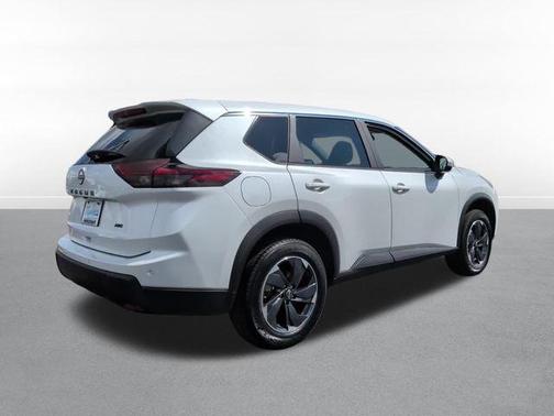 Everest White Pearl 2025 Nissan Rogue SV