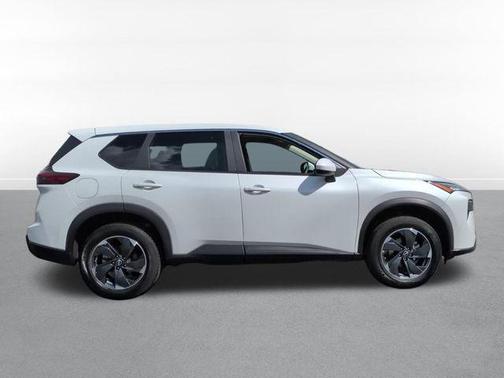 Everest White Pearl 2025 Nissan Rogue SV