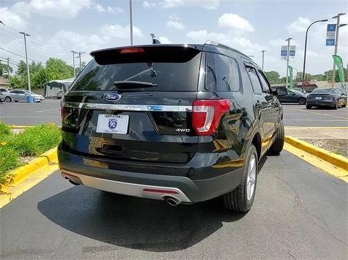 Photo 5 of 26 of 2017 Ford Explorer XLT