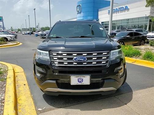 Photo 2 of 26 of 2017 Ford Explorer XLT
