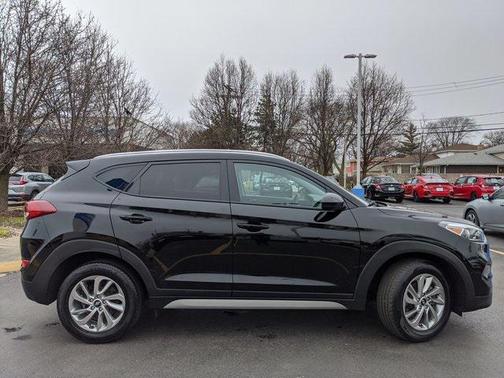 2017 Hyundai TUCSON SE