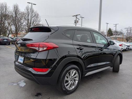 2017 Hyundai TUCSON SE