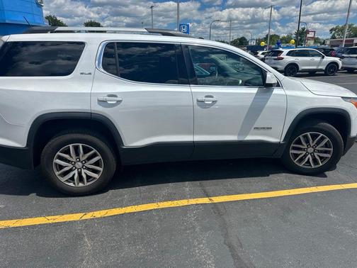 White Frost Tricoat 2017 GMC Acadia SLE-2