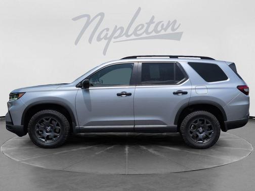 Lunar Silver Metallic 2025 Honda Pilot TrailSport