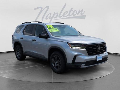 Lunar Silver Metallic 2025 Honda Pilot TrailSport