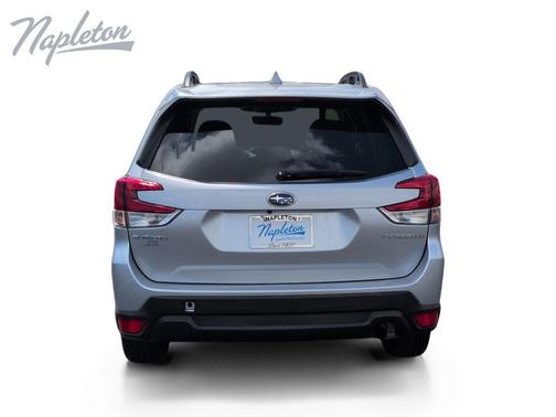 Ice Silver Metallic 2023 Subaru Forester Premium