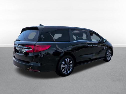 Crystal Black Pearl 2024 Honda Odyssey EX-L