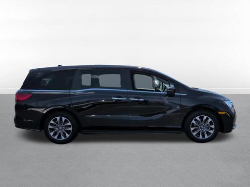 Crystal Black Pearl 2024 Honda Odyssey EX-L