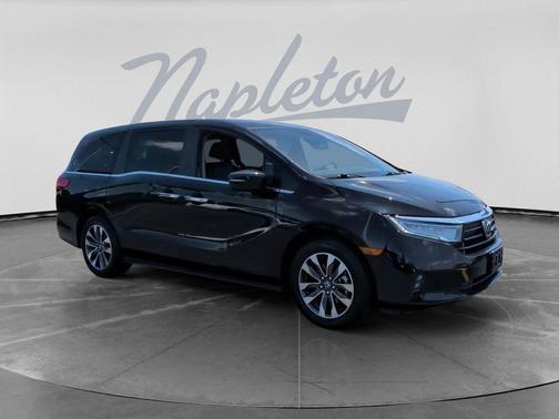 Crystal Black Pearl 2024 Honda Odyssey EX-L