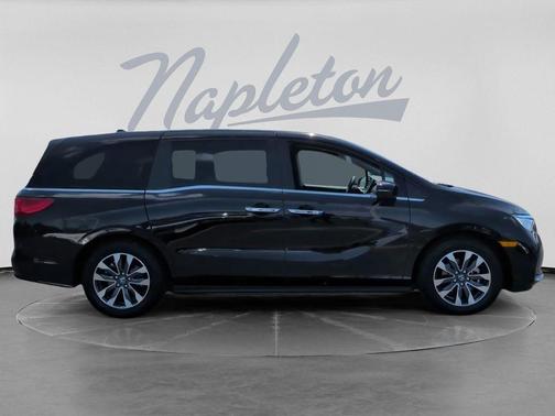 Crystal Black Pearl 2024 Honda Odyssey EX-L