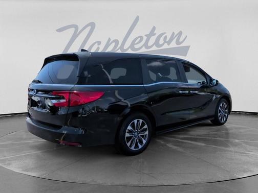 Crystal Black Pearl 2024 Honda Odyssey EX-L