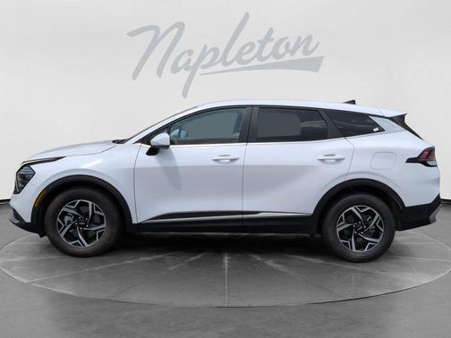 Glacial White Pearl 2025 Kia Sportage LX