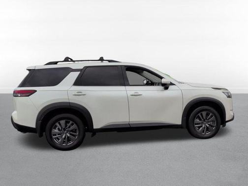 Pearl White Tricoat 2022 Nissan Pathfinder SV 4WD