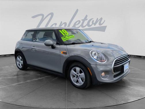 Moonwalk Grey Metallic 2019 MINI Hardtop Cooper