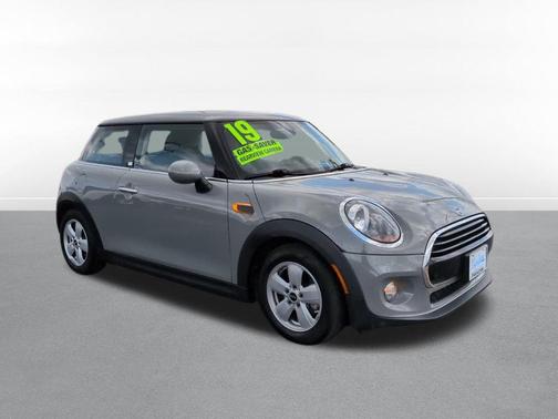Moonwalk Grey Metallic 2019 MINI Hardtop Cooper