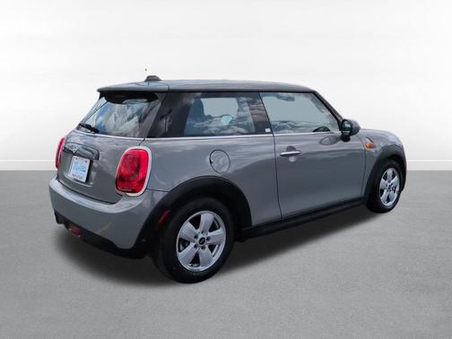 Moonwalk Grey Metallic 2019 MINI Hardtop Cooper