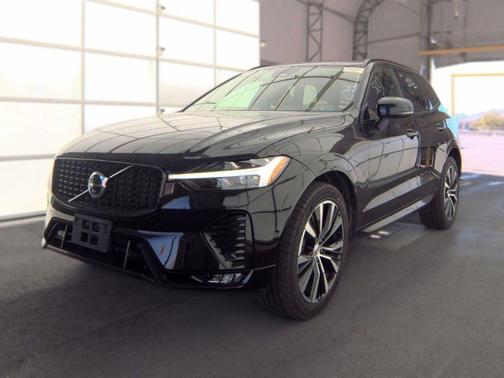 Onyx Black Metallic 2024 Volvo XC60 B5 Plus Dark Theme