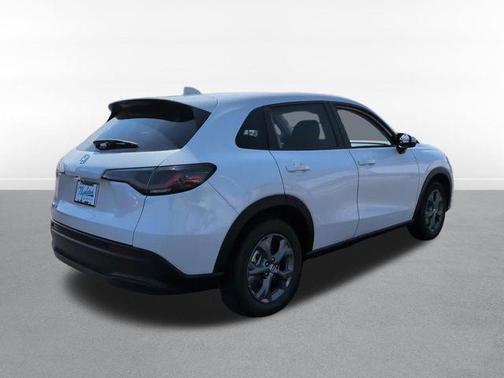 Platinum White Pearl 2026 Honda HR-V LX