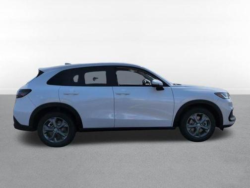 Platinum White Pearl 2026 Honda HR-V LX