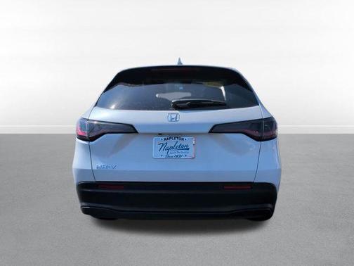 Platinum White Pearl 2026 Honda HR-V LX