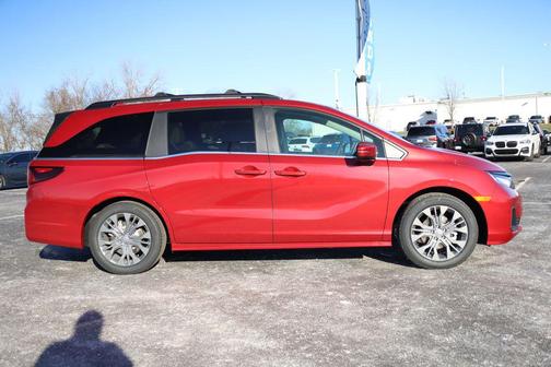 Radiant Red Metallic II 2026 Honda Odyssey Touring