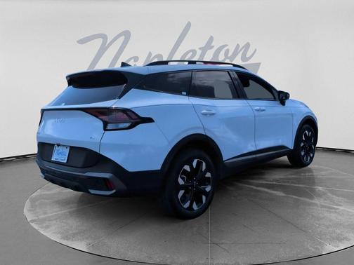 Glacial White Pearl 2023 Kia Sportage X-Line