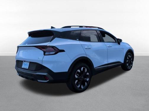 Glacial White Pearl 2023 Kia Sportage X-Line