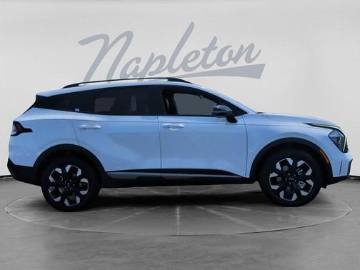 Glacial White Pearl 2023 Kia Sportage X-Line