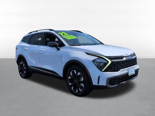 Glacial White Pearl 2023 Kia Sportage X-Line