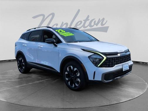 Glacial White Pearl 2023 Kia Sportage X-Line