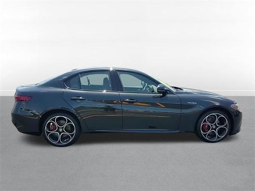 2022 Alfa Romeo Giulia Veloce
