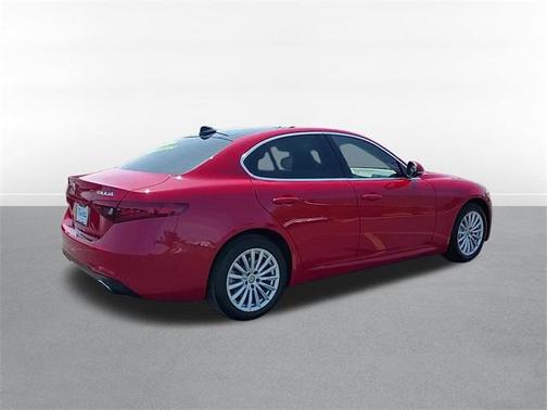2021 Alfa Romeo Giulia Base