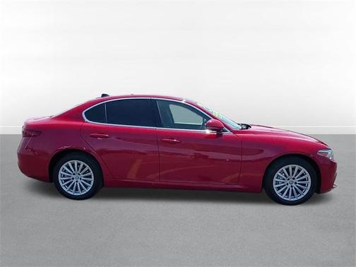 2021 Alfa Romeo Giulia Base