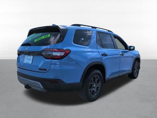 Diffused Sky Pearl 2025 Honda Pilot TrailSport