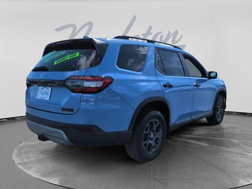 Diffused Sky Pearl 2025 Honda Pilot TrailSport