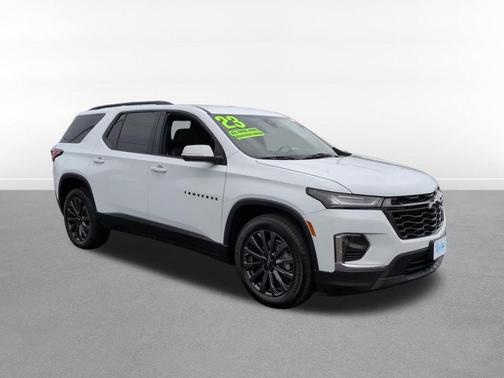 Summit White 2023 Chevrolet Traverse RS
