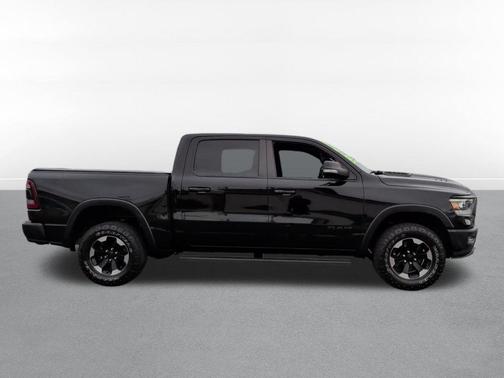 Diamond Black Crystal Pearlcoat 2022 RAM 1500 Rebel