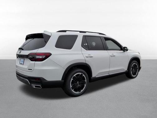 Platinum White Pearl 2026 Honda Pilot Touring 8-Passenger