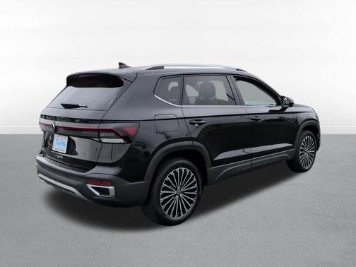 Deep Black Pearl 2025 Volkswagen Taos 1.5T SE