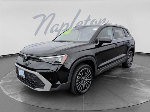 Deep Black Pearl 2025 Volkswagen Taos 1.5T SE