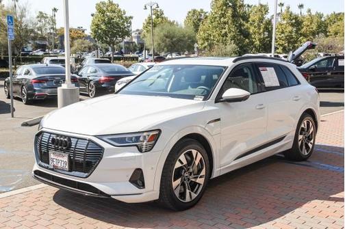 2023 Audi e-tron Premium quattro
