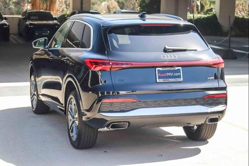Mythos Black Metallic 2026 Audi Q5 Premium TFSI quattro S tronic