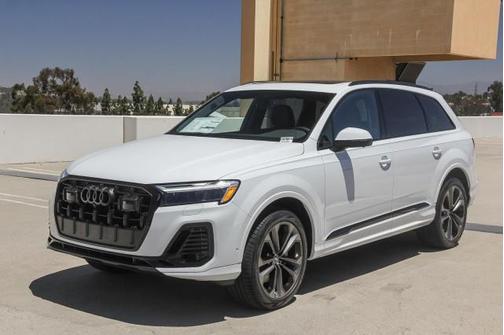 2025 Audi Q7 55 Premium Plus