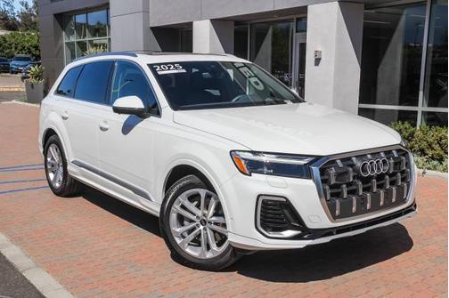 2025 Audi Q7 Premium 45 TFSI quattro Tiptronic